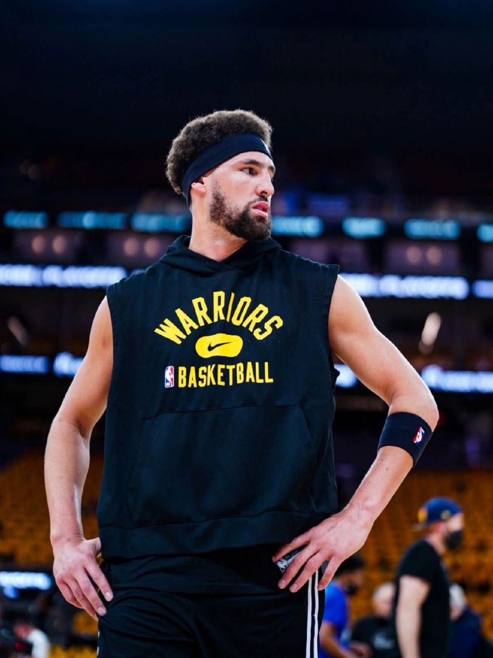 炸鱼来了，比朔夫戴帽、卡尔双响助德国U21队6-0大胜（德国U21 6-0大胜：比朔夫上演帽子戏法，卡尔梅开二度）