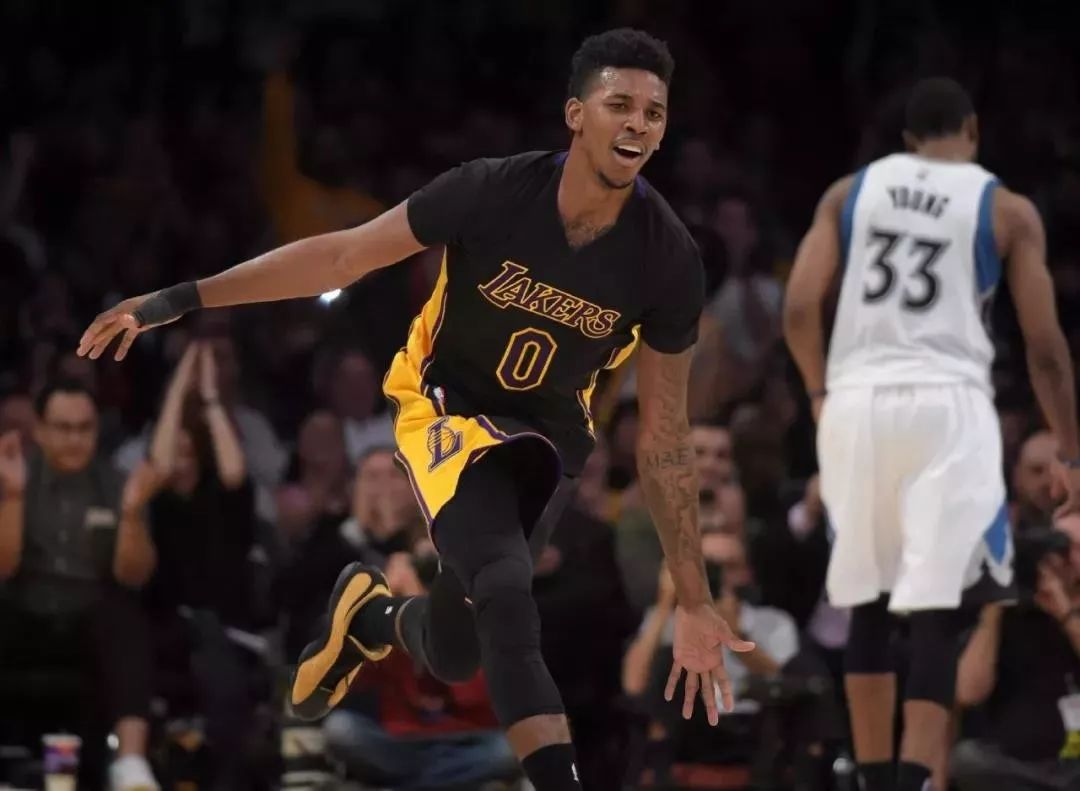 莫雷托：尤文正密切关注塞内西，球员预计不会和伯恩茅斯续约（莫雷托：尤文紧盯塞内西，预计球员不与伯恩茅斯续约）