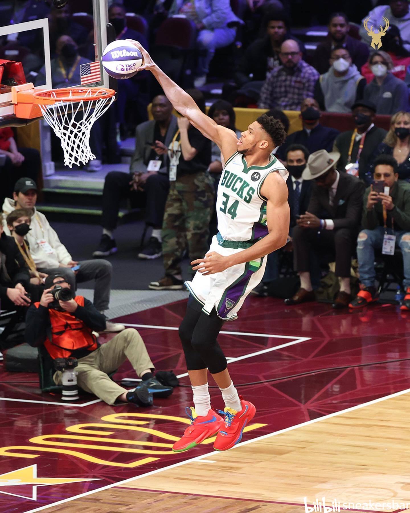 里夫斯回应替补安排：以团队为先（里夫斯谈替补角色：团队利益优先）