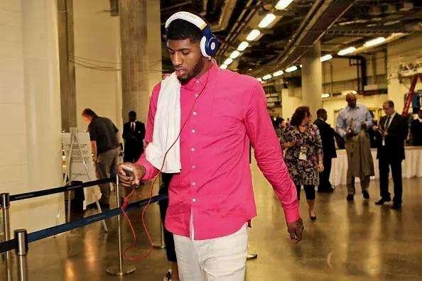 杨瀚森生涯首次首发可圈可点（杨瀚森职业生涯首次先发表现不俗）