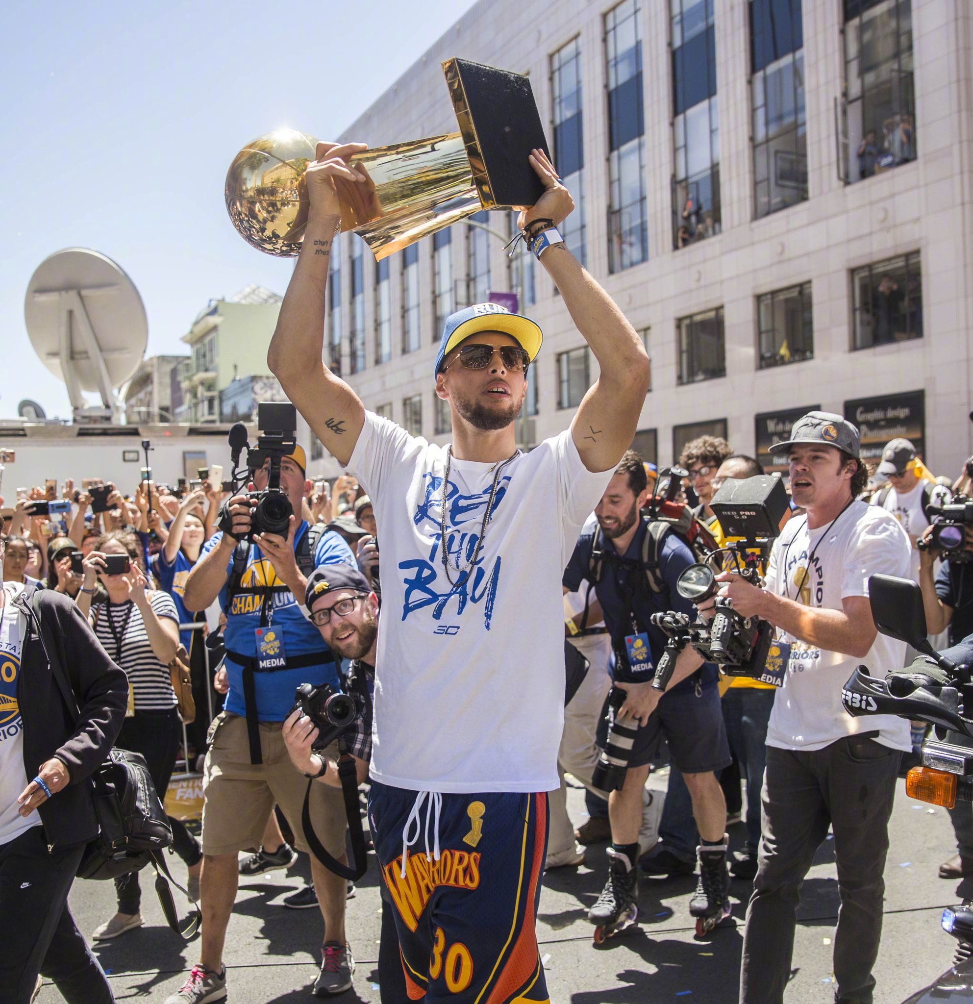 记者：卡马文加腿筋疼痛，可能缺席法国与乌克兰的比赛（据记者报道，卡马文加腿筋不适，或缺席法国对乌克兰一战）