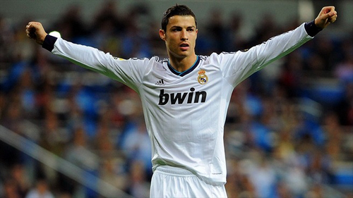 梅西路过回家，重返巴萨诺坎普球场。1800w点赞。（梅西再临诺坎普，回家一刻收获1800万点赞）