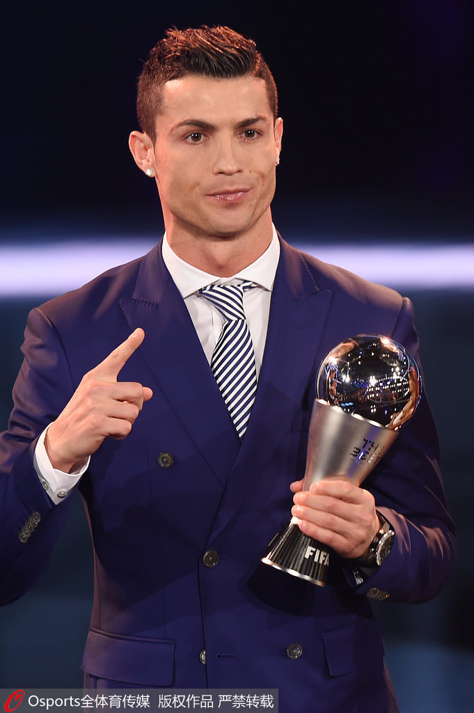 斯帕莱蒂：迪格雷戈里奥是一门；库普踢中卫就是为了参与进攻（斯帕莱蒂：迪格雷戈里奥门前稳健，安排库普踢中卫是为加强进攻）