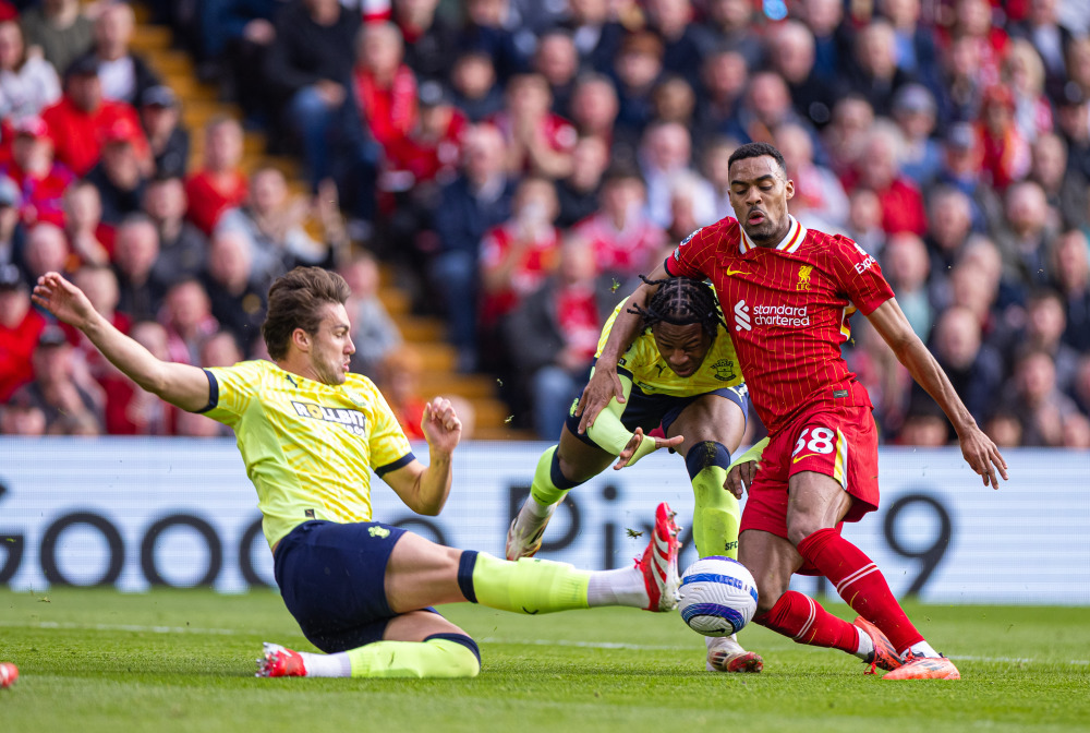 会师美职联决赛，梅西过往面对穆勒3胜7负处于下风（美职联决赛相逢：梅西对穆勒历史战绩3胜7负，处于劣势）