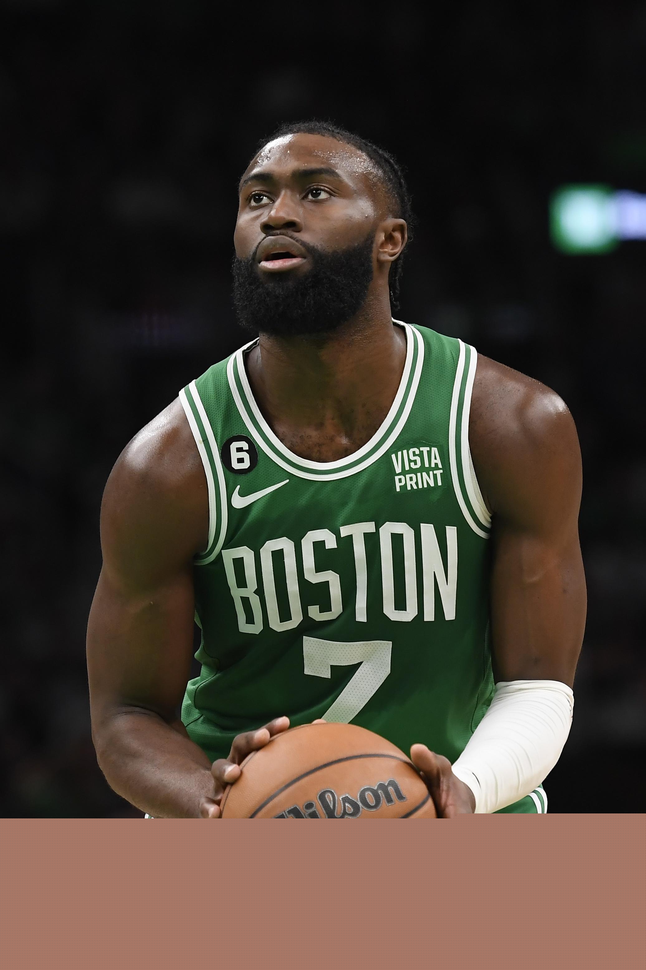 快船官方伤病报告显示保罗今天缺阵，原因是未随队（快船伤病名单更新：保罗今日因未随队缺席）