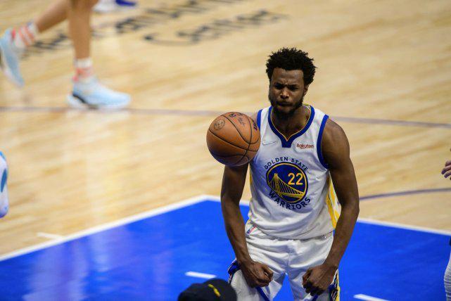 手感差距！奇才命中率首节72%，领先尼克斯8分（奇才手感火热：首节命中率72%，领先尼克斯8分）