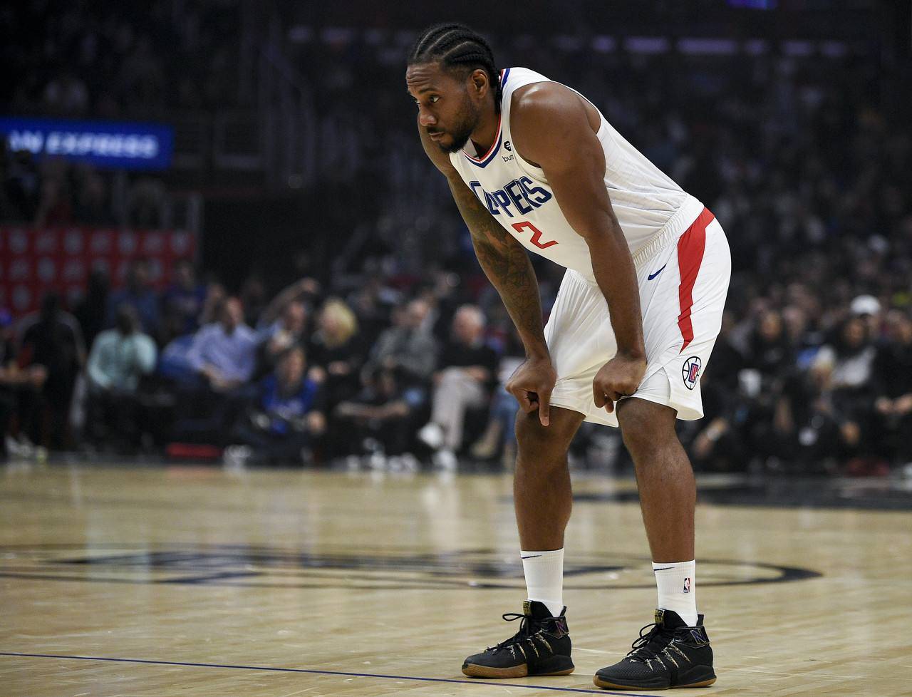 篮球篮网训练场出现意外，球员手指受伤（篮网队训练时突发意外，球员手指受伤）