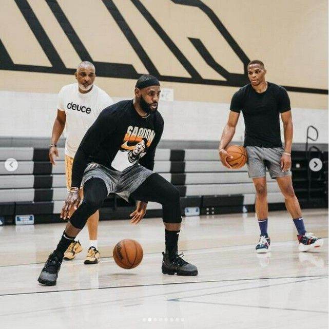 意甲劲旅末分钟遭绝杀，主帅怒斥裁判（意甲强队补时遭绝杀，主帅怒批裁判）