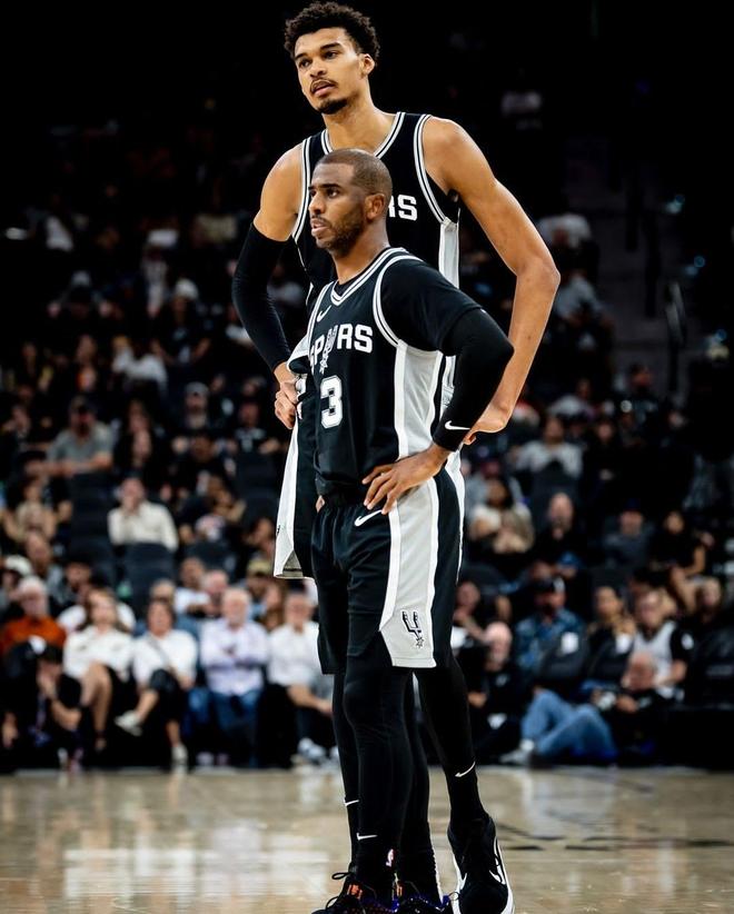 余力生以2小时06分38秒赢得瓦伦西亚马拉松，创英马历史第二佳绩，展现跨项实力，称霸铁三项目。（余力生以2：06：38封王瓦伦西亚马拉松，创英马史上次快成绩，跨界实力尽显称霸铁三）