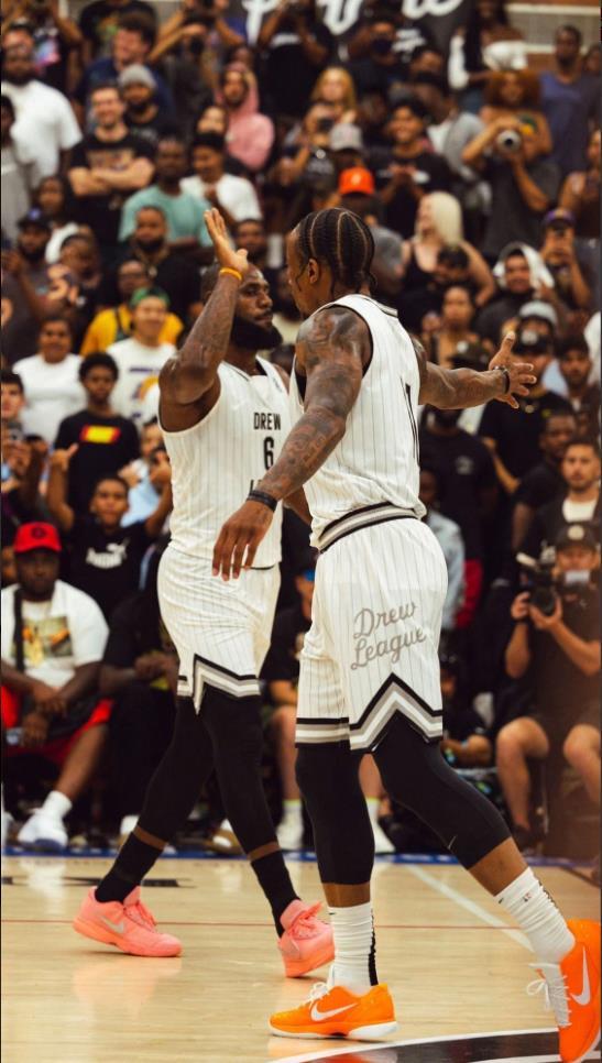 篮球NBA球队球员转会谈判进行中（NBA球员转会谈判进入关键阶段）