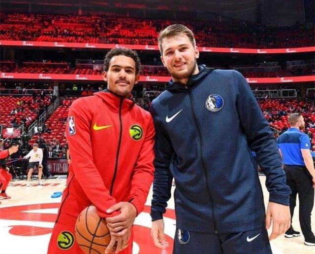 巴萨临时更换发布会人选，德容让位马丁内斯（巴萨临时调整发布会安排，马丁内斯取代德容出席）