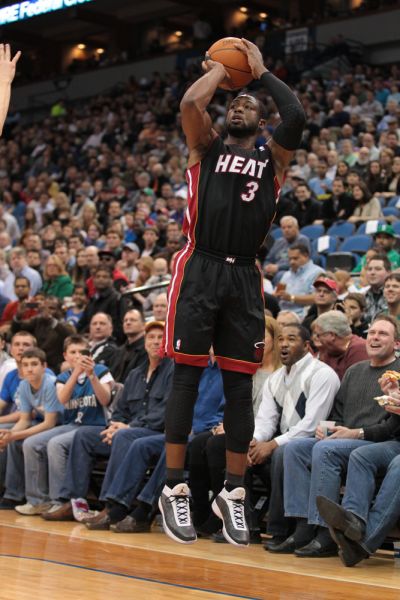 谢泼德28+6三分立功：75秒连得11分太疯狂 赛后杜兰特狂赞他（谢泼德神勇：75秒连拿11分、轰28分6记三分，杜兰特赛后盛赞）