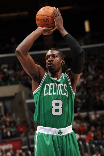 全运会武术散打资格赛林东明战胜朱兵团（全运会散打资格赛：林东明击败朱兵团）