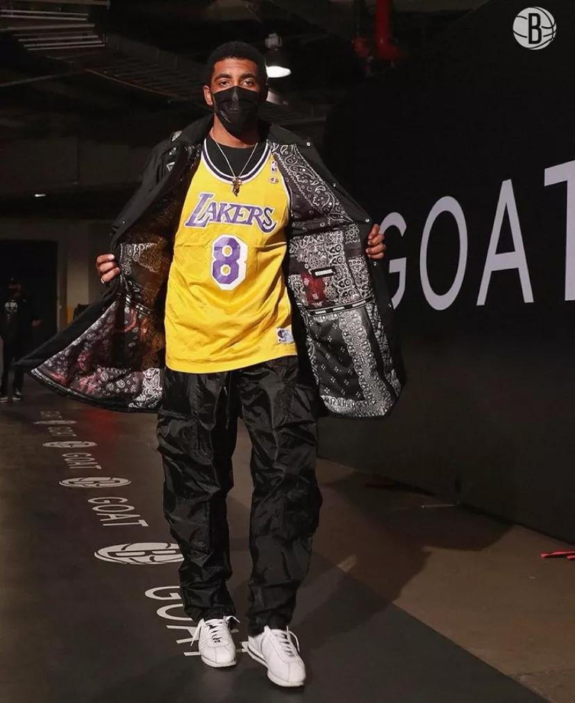 前三节手感在线！狄龙18中10得到27分3篮板2助攻（前三节手感火热！狄龙18投10中砍下27分3篮板2助攻）