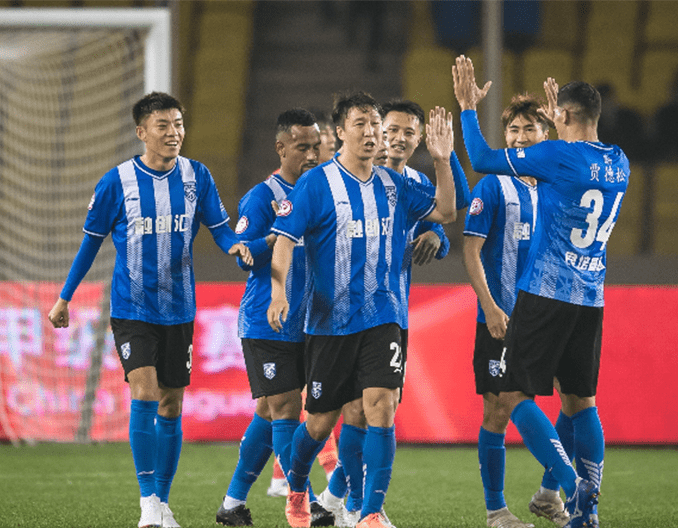 卡马文加只踢半场，马卡：他此前患了流感，上半场体能消耗大（马卡称卡马文加曾患流感，上半场消耗过大仅出战半场）