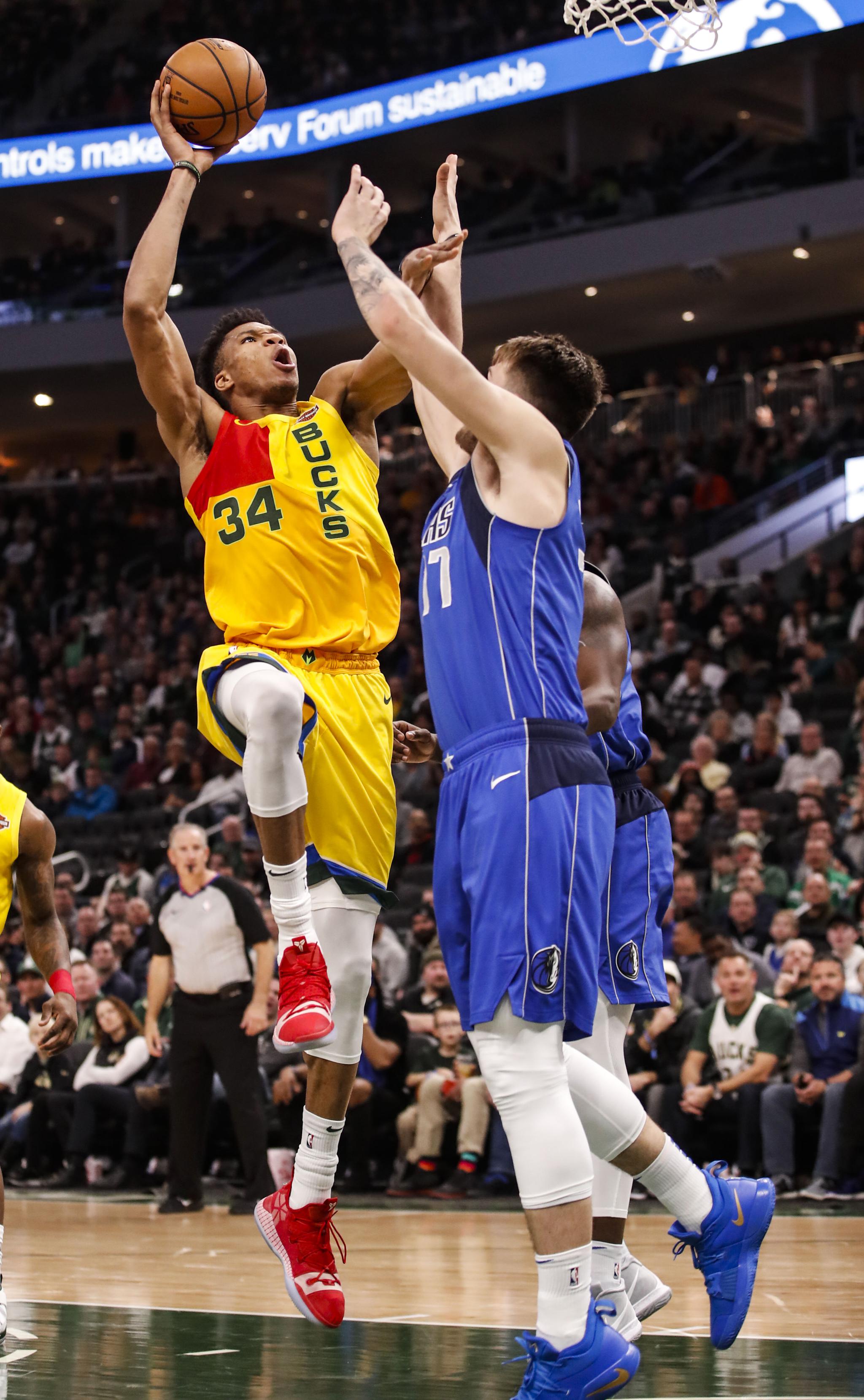 英超战报：罗杰斯梅开二度，维拉3-2西汉姆联，豪取九连胜（英超快讯：罗杰斯梅开二度，维拉3-2力克西汉姆联，收获九连胜）