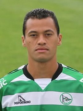 克里斯半场表现抢眼，为球队注入活力（克里斯半场大放异彩，激活球队气势）