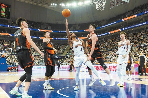 拜仁锋线浪费机会过多（拜仁锋线错失良机频频）